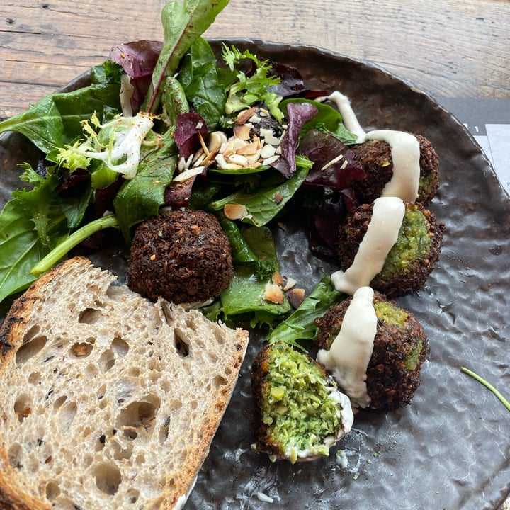 photo of Honest Greens Serrano Falafel Casero Con Salsa Tahini shared by @valeriadelrio on  31 Mar 2022 - review