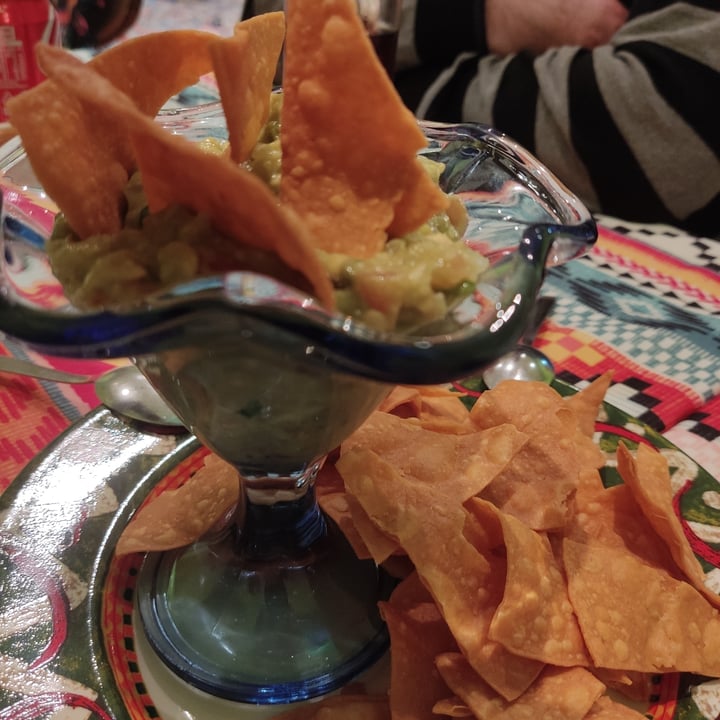 photo of El Tío Taco Nachos Con Guacamole shared by @ailedail on  20 Nov 2022 - review