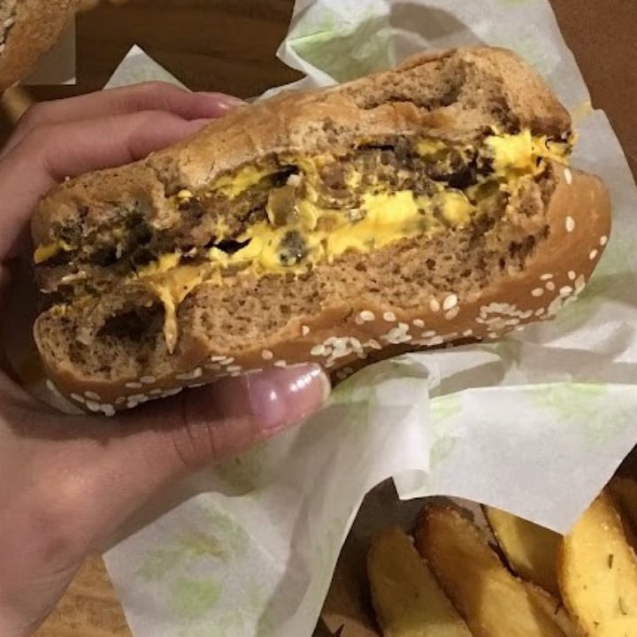 photo of We Can Veg It Cheddar Veg Melt shared by @marciolaguna on  01 Aug 2021 - review