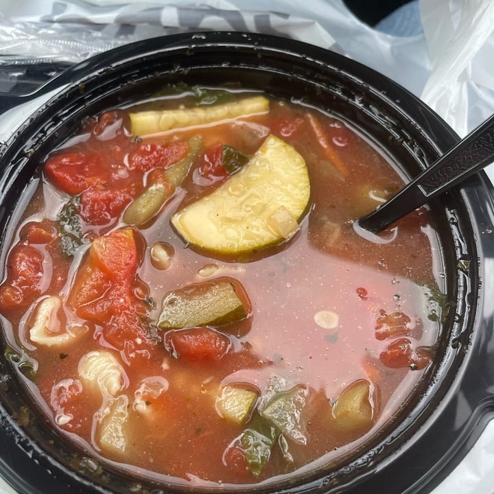photo of Olive Garden Italian Restaurant Minestrone soup shared by @1creolevegan on  30 Jun 2022 - review