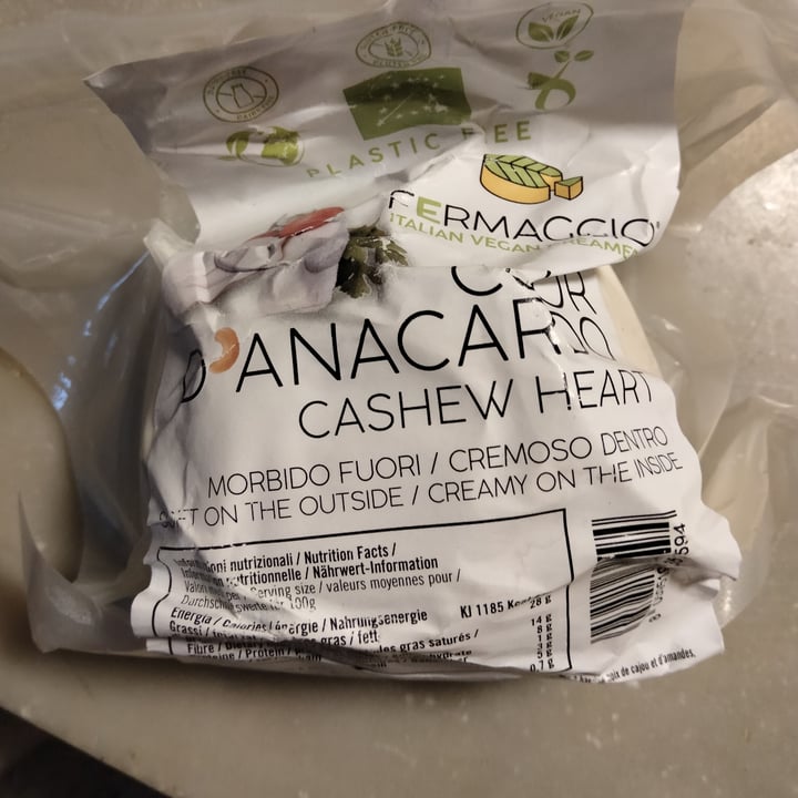 review photo of Fermaggio fior di anacardi shared by @cavo on 12 Jun 2022 - review