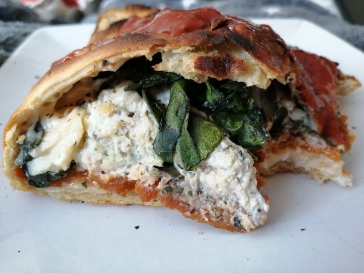 photo of Ixteriolo's Calzone shared by @laurys on  08 Feb 2020 - review