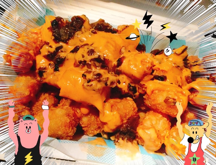 photo of Monty's Good Burger Maxed Out (Loaded) Tots shared by @mewinabubble on  03 Mar 2021 - review