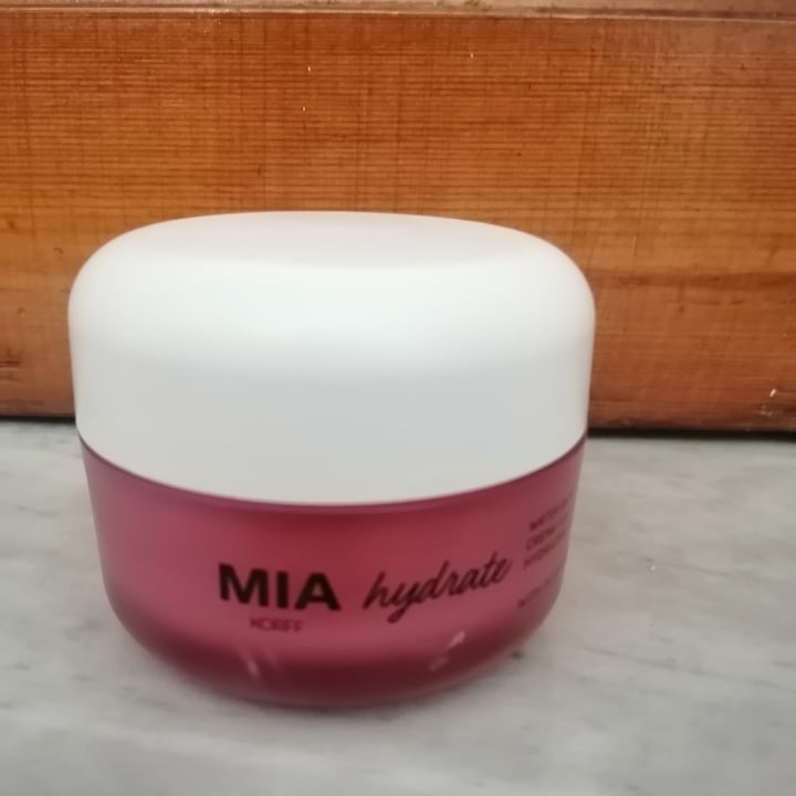 photo of Mia Crema viso Mia shared by @katiadenigris on  12 Mar 2022 - review