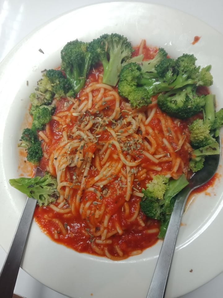 review photo of HotCakes Vegetarian Bakery and Cafe Tomato Spaghetti With Broccoli shared by @niloaim on 25 Sep 2019 - review