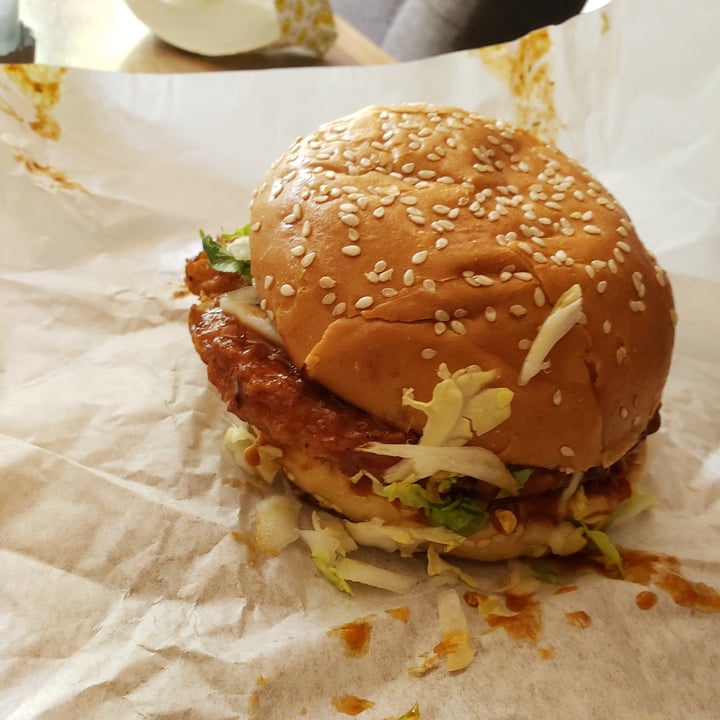 photo of STALK & SPADE Spicy Sriracha Chick'n shared by @jenicalyonclapsaddle on  26 May 2021 - review