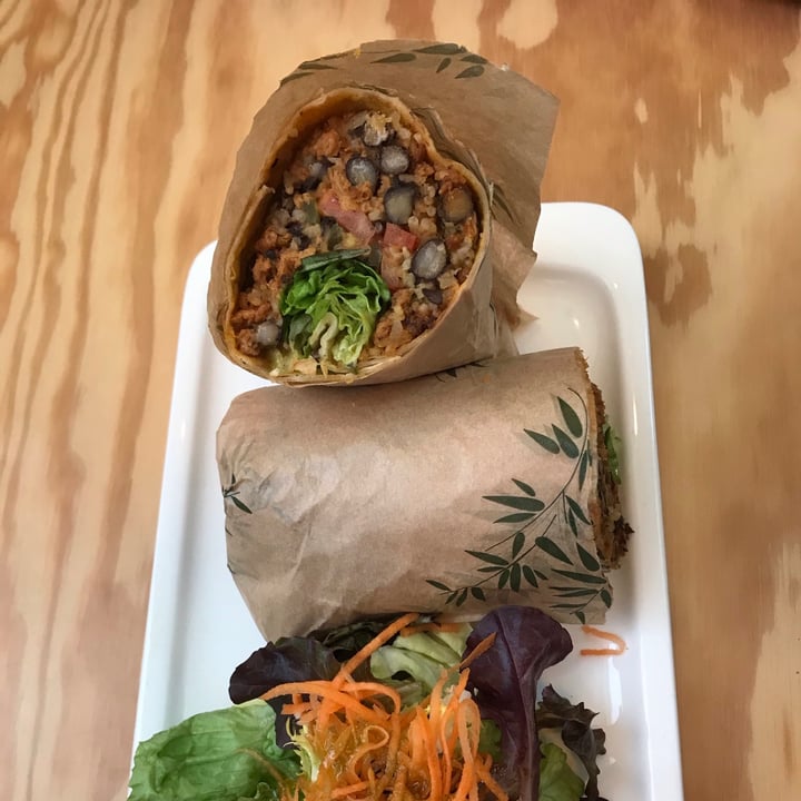 photo of Entre Pedras Café Bar Vegano Durum Burrito shared by @rebevegana on  25 Apr 2021 - review