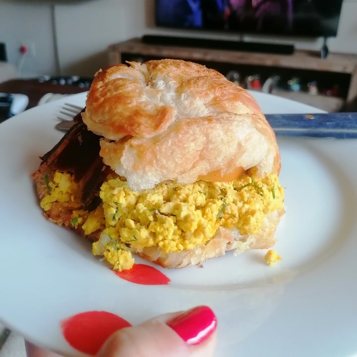 photo of The Fussy Vegan Breakfast croissant shared by @twohappyrescuemutts on  11 Dec 2021 - review