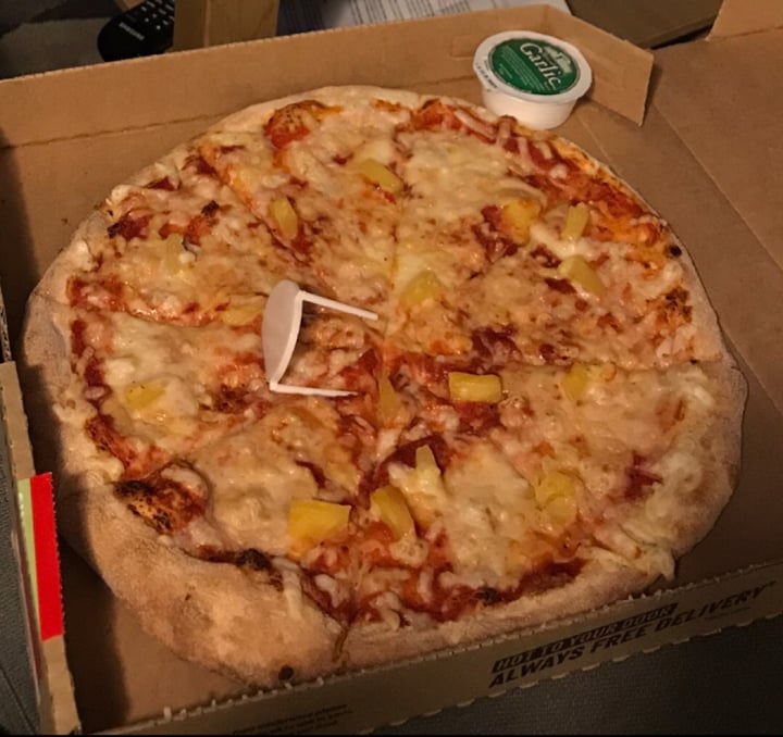 photo of Papa John's Pizza Vegan Sheese & Tomato With Pineapple pizza shared by @benji on  27 Dec 2019 - review