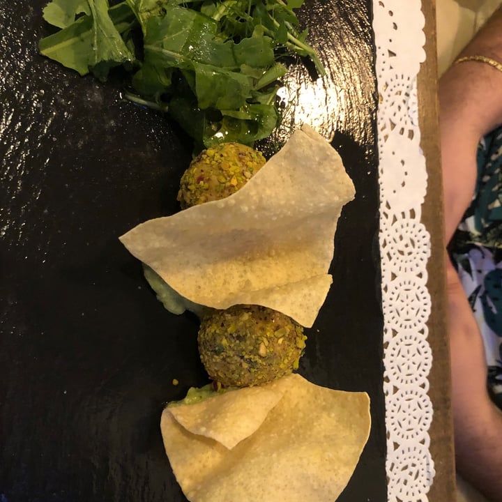photo of Prato di Sopra Polpette di tempeh su guacamole con chips shared by @lombricale on  11 May 2022 - review