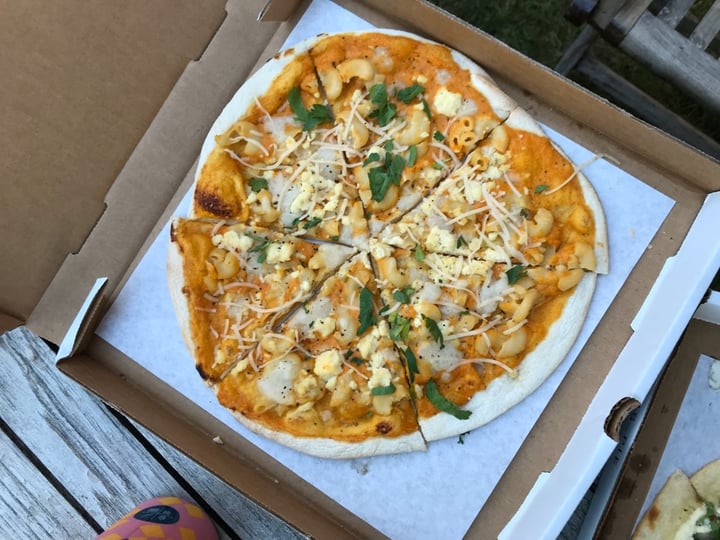 review photo of Virtuous Pie Mac & Cheese Pizza shared by @sistervegans on 29 Nov 2019 - review