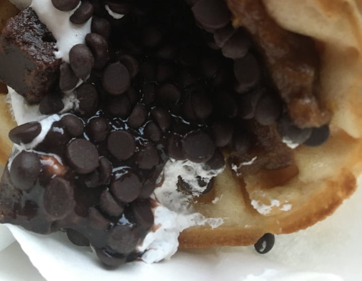 review photo of La Ruta Del Waffle Waffle Cheesecake Vegan Brownie shared by @pawbraw on 02 Jul 2020 - review