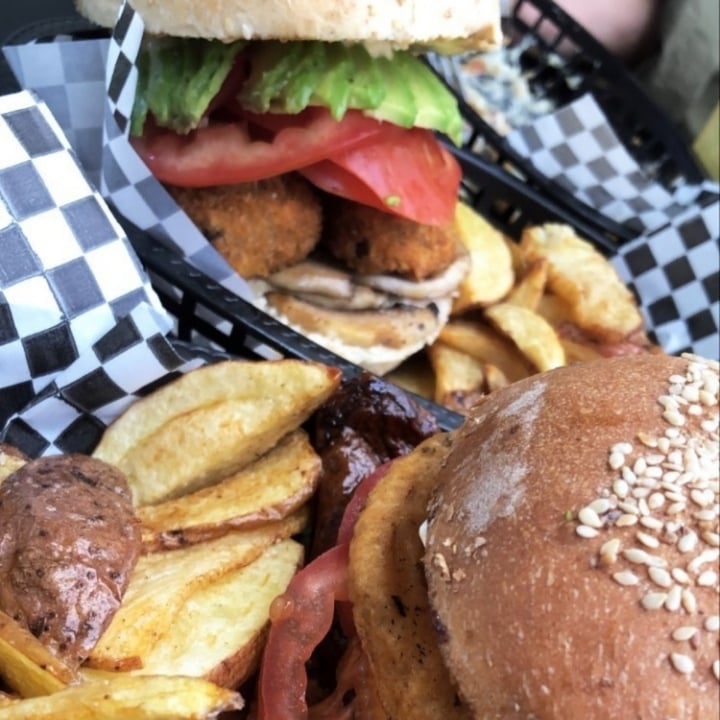 photo of Vg Burger Vroaster y Satánica shared by @vanessavaes on  09 Sep 2021 - review