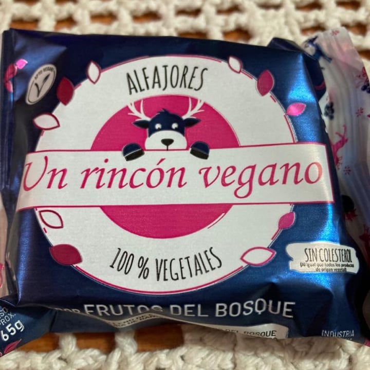 photo of Un Rincón Vegano Alfajor de Frutos del Bosque shared by @camivaglica on  12 Jul 2021 - review