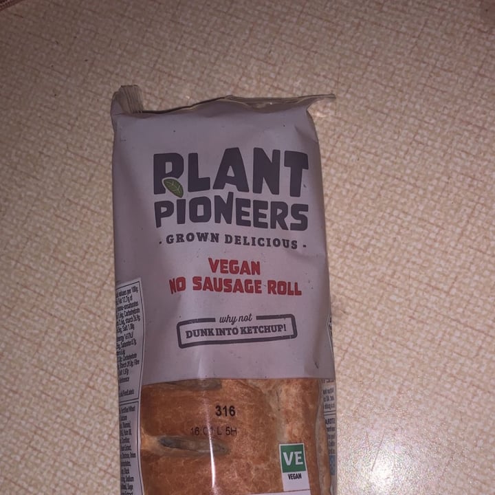 review photo of Plant Pioneers vegan no sausage roll shared by @freyatiarna on 06 Dec 2022 - review