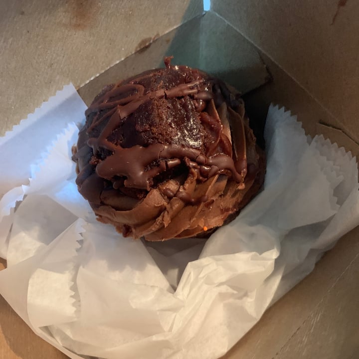 photo of Erin McKenna's Brownie Lava Cupcake shared by @marymacw on  04 Jun 2022 - review
