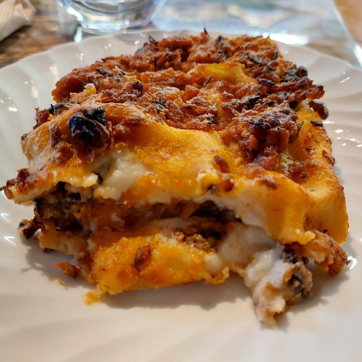 photo of Fonderia Gastro Bistrot Lasagna al ragù di legumi shared by @wandavetveg on  09 Apr 2022 - review