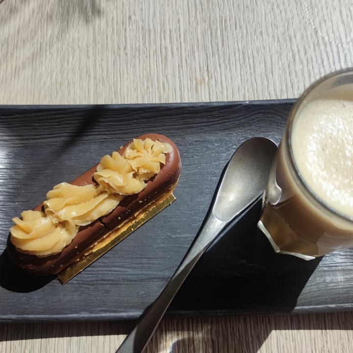 photo of Amour patisserie vegetale Snickers shared by @itslara on  19 Sep 2022 - review