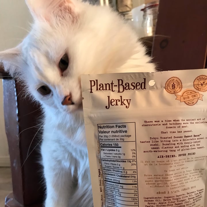 photo of Carrot bacon Applewood Plant-Based Jerkey shared by @maryanarch on  21 Jan 2022 - review