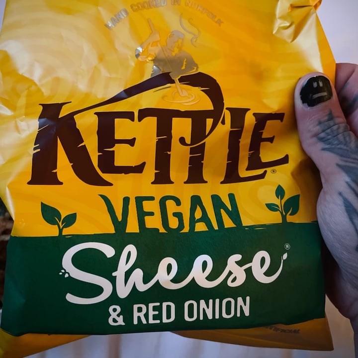 review photo of Kettle chips Sheese And Red Onion shared by @bsvv on 11 May 2022 - review
