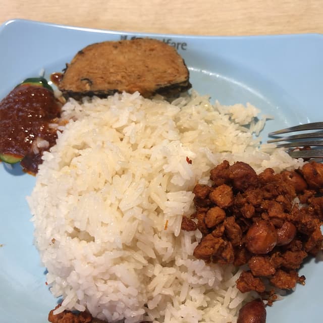 Foto do prato “Nasi Lemak”
