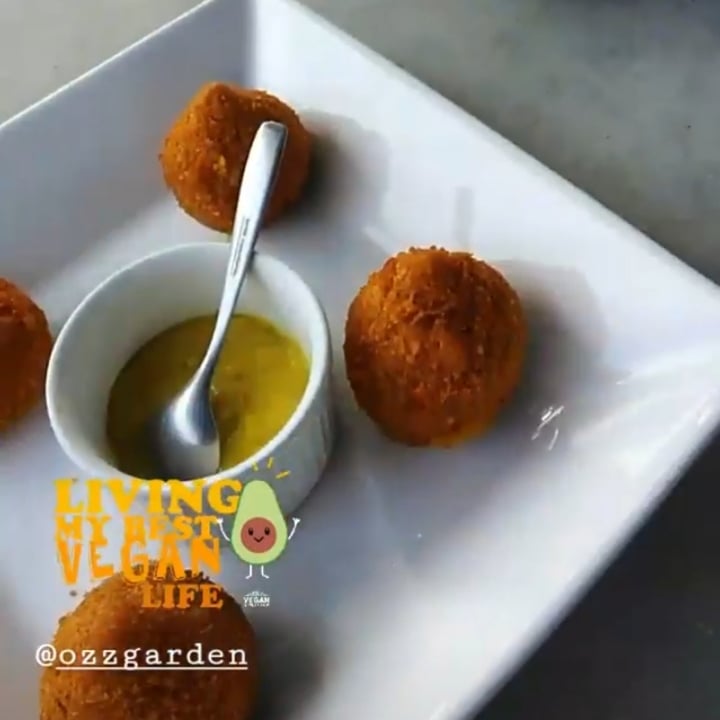 review photo of Ozz Burguer Plant Based E Coxinha De Jaca shared by @aveganina on 15 May 2022 - review