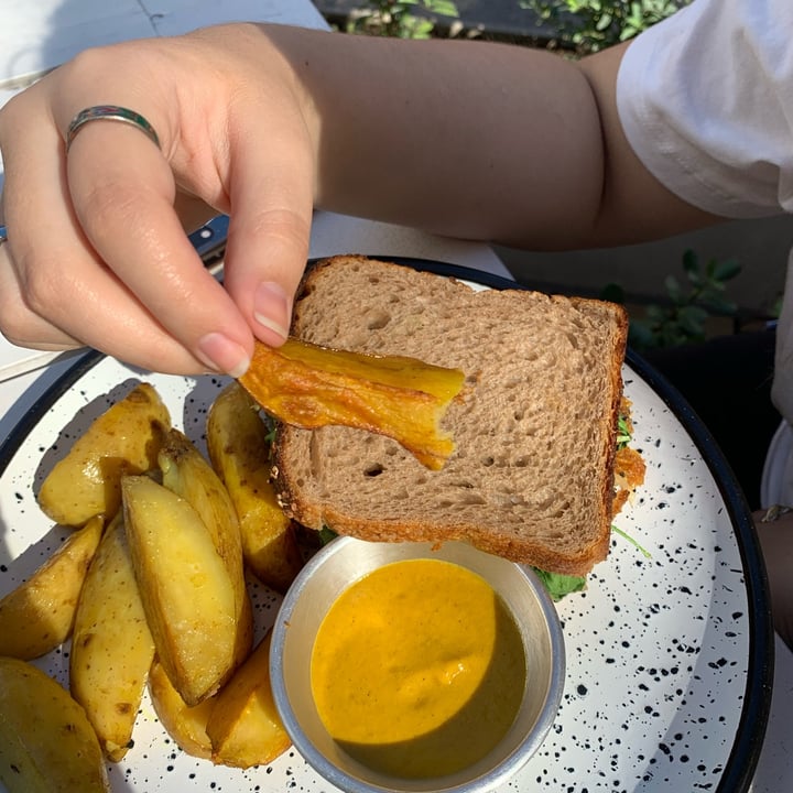 review photo of Kali Plant-Based sandwich de vegetales asados shared by @anabolena on 10 May 2022 - review