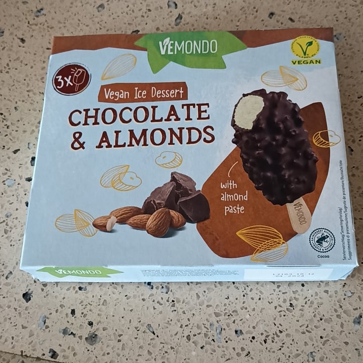review photo of Vemondo vegan ice dessert chocolate & almonds shared by @andreasic on 09 Oct 2022 - review