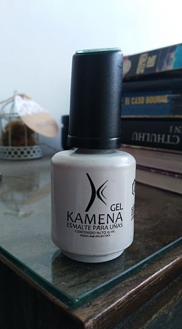 photo of Kamena Esmaltes Esmalte Para Uñas Semipermanente shared by @griasylum on  16 Mar 2020 - review