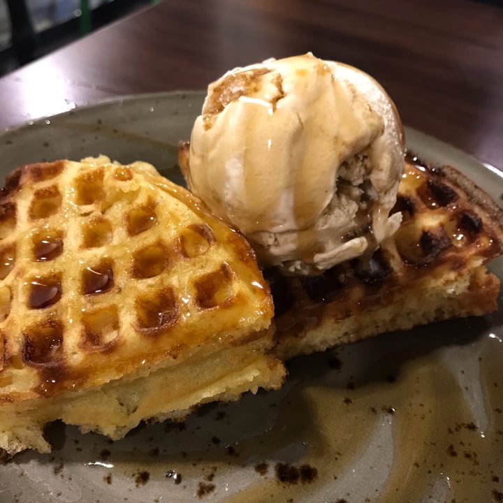 photo of Well Dressed Salad Bar Fluffy Vaffles with Vegan Ice Cream shared by @applepancakes on  31 Jan 2019 - review
