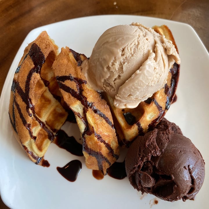 photo of WellSmoocht 2 waffles scoop (chocolate and hazelnut) shared by @roshini on  17 Jul 2020 - review