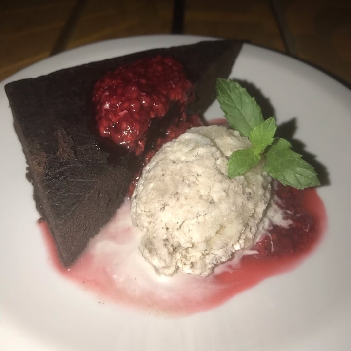 photo of Parri Vegana Brownie con helado shared by @catuchavegana on  24 Jan 2022 - review