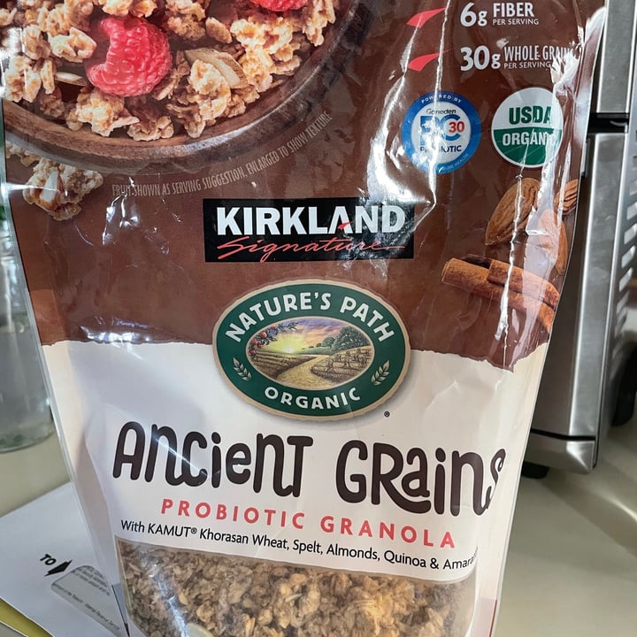 photo of Kirkland Signature Ancient Grains Probiotic Granola shared by @clarendiee on  24 May 2021 - review
