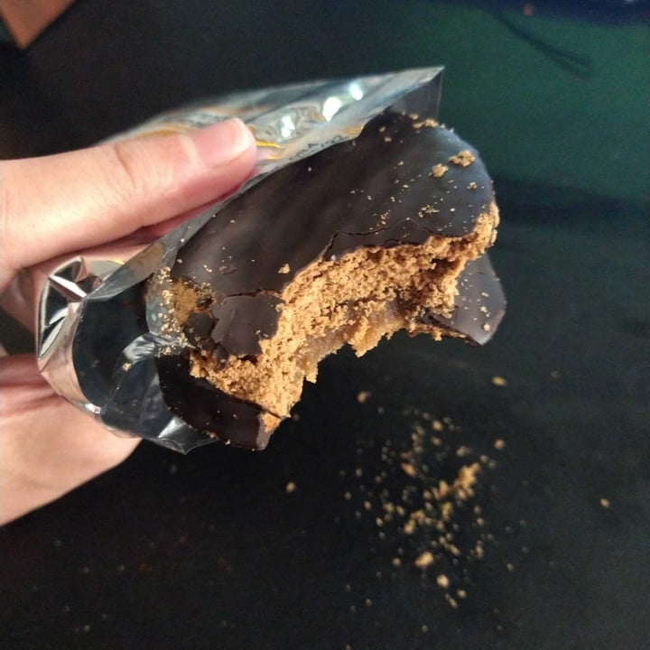 photo of Veggie Break Alfajor Vegano Relleno con Dulce de Leche de Almendra shared by @ariantimo on  22 Jan 2022 - review