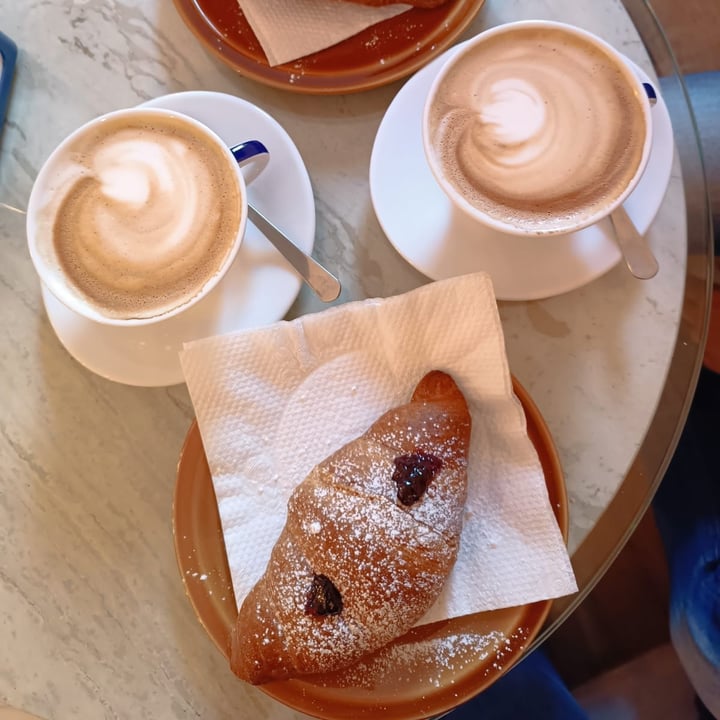 review photo of Fajn breakfast drink and food Cornetto Vegano shared by @martabarnes on 28 Oct 2022 - review