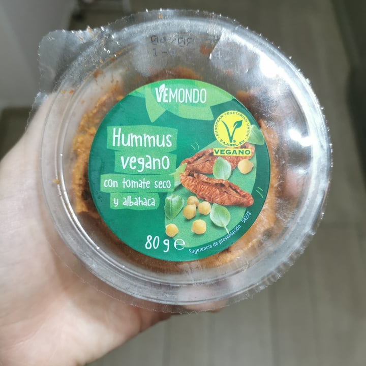 review photo of Vemondo Hummus Tomate Seco y Albahaca shared by @aripellegrini on 04 Aug 2022 - review