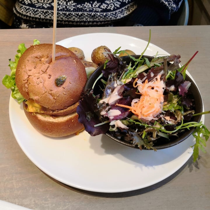 photo of Beet Burger Barbecue shared by @grepap on  09 Dec 2022 - review