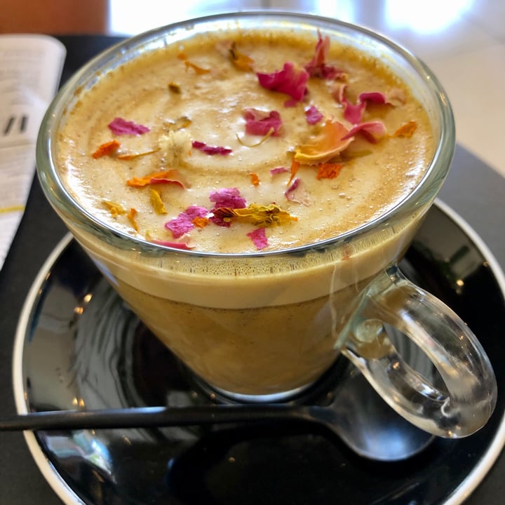 review photo of Lexi's Healthy Eatery Turmeric Latte shared by @ildsarria on 24 Jan 2021 - review