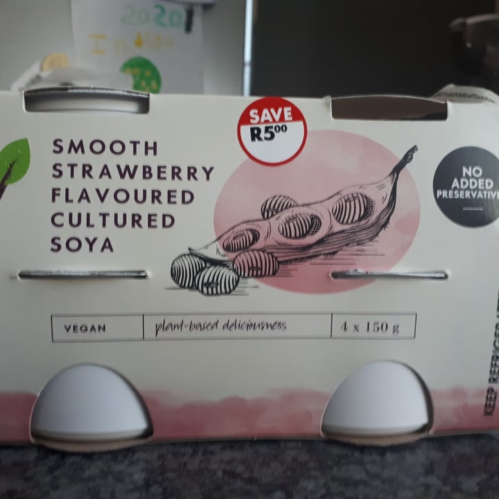 photo of Woolworths Food Strawberry Cultured Coconut Yoghurt shared by @sublimeskyes on  01 Aug 2021 - review