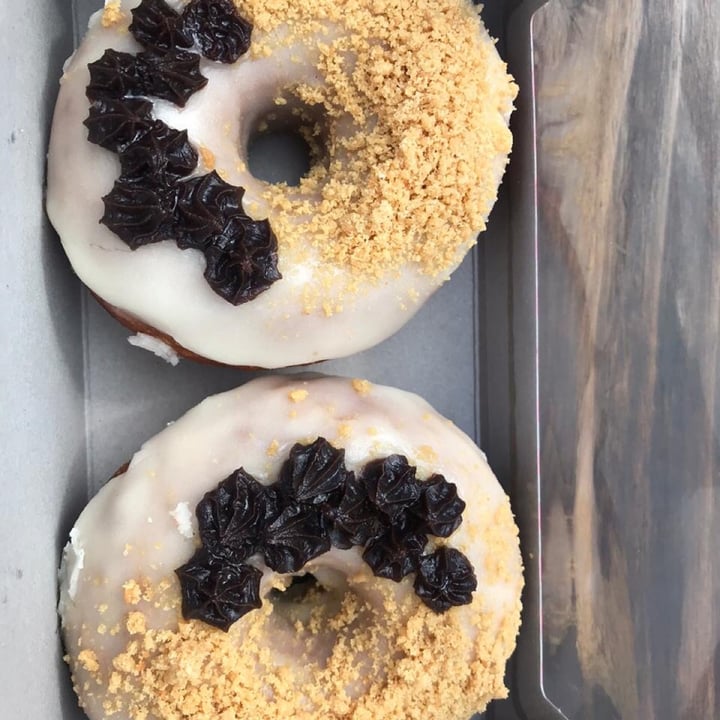 review photo of Grumpy & Runt | Little Deli & Donuts Caramel Glazed Donut shared by @jordyb on 31 Aug 2020 - review