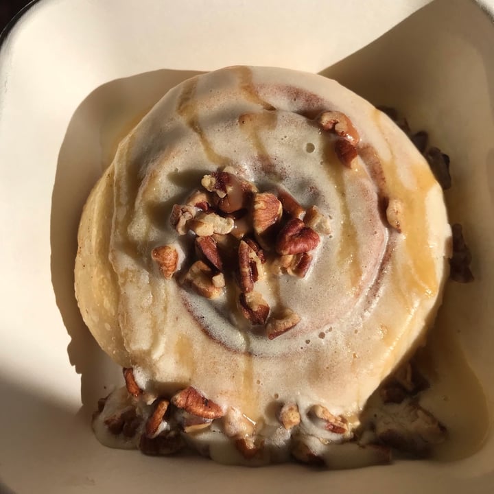 review photo of Cinnaholic Sticky Bun shared by @megplant on 08 Aug 2021 - review