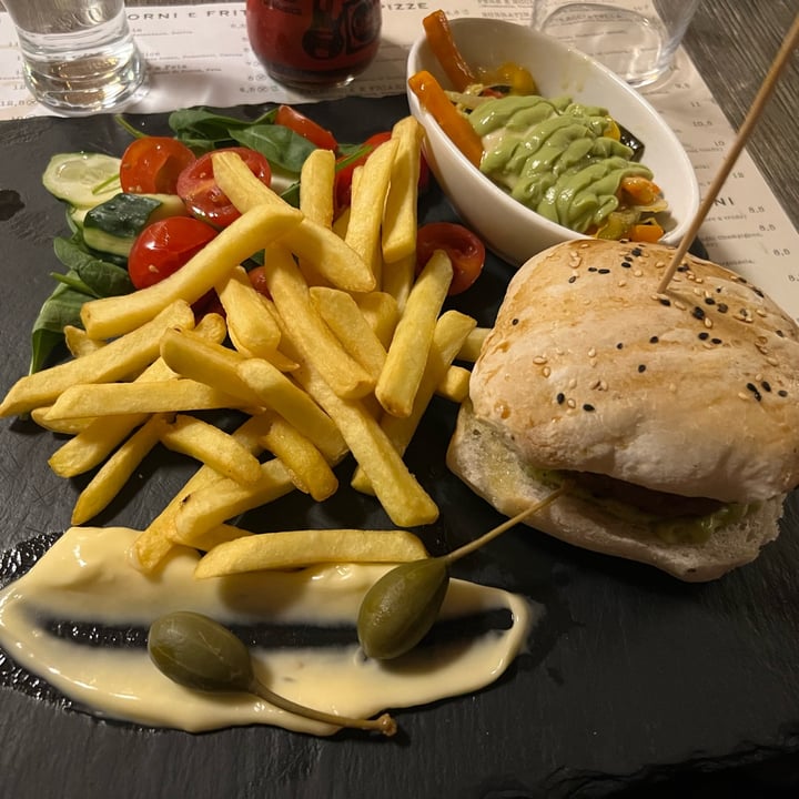 photo of Verderame - Ristorante Pizzeria - Gluten Free Beyond Burger shared by @clau on  11 Jul 2022 - review