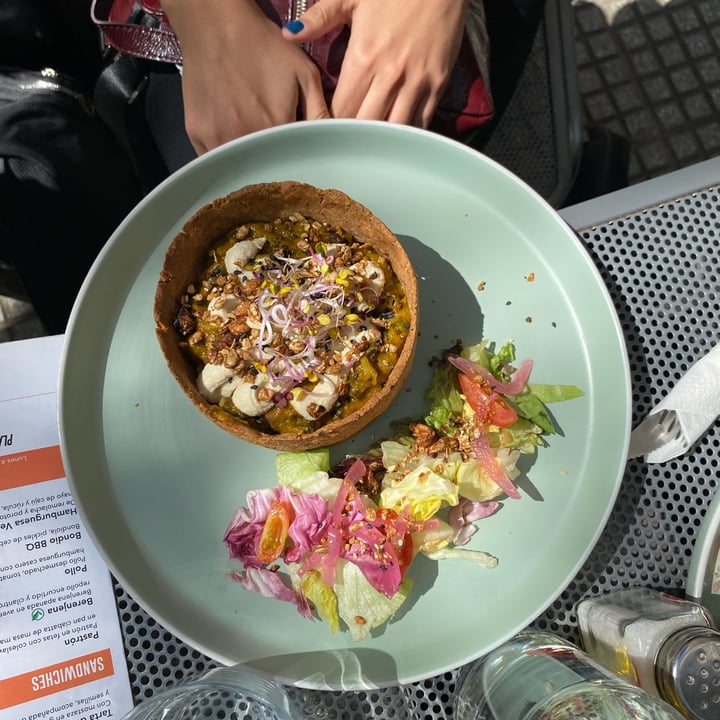 photo of DOC Café tarta de calabaza, puerro y champignon shared by @juliastepanenko on  21 Sep 2022 - review