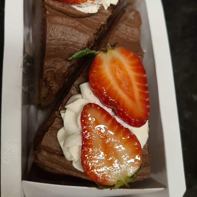 Photo of the dish “Bolo Chocolate Com Morango”
