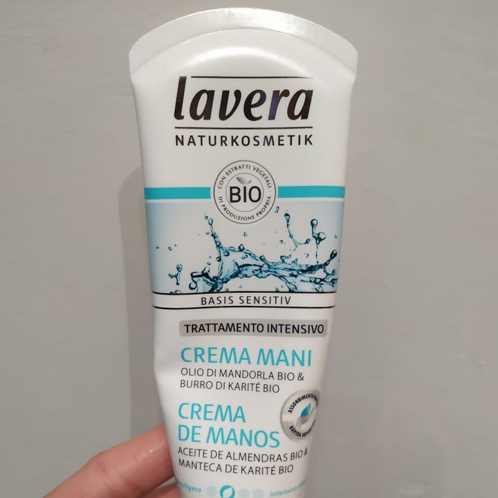 photo of Lavera Naturkosmetik Basis sensitiv handcreme shared by @celi95 on  15 Dec 2021 - review