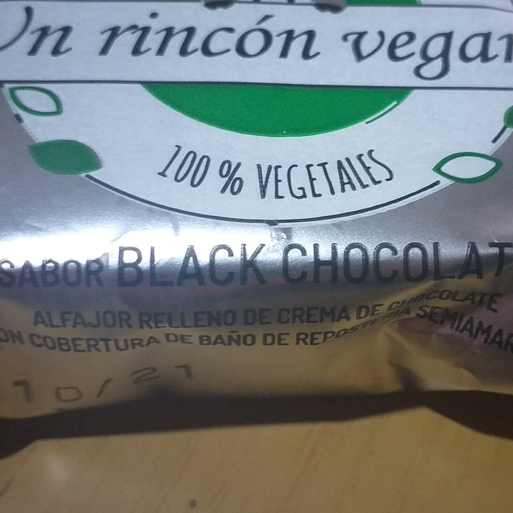 photo of Un Rincón Vegano Alfajor Black Chocolate shared by @melinamelinacc on  09 Aug 2021 - review