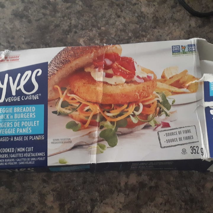 photo of Yves Veggie Cuisine Yves veggie breaded chick'n burgers shared by @ligiamaffei on  16 Apr 2022 - review