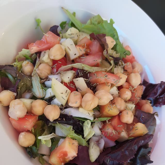 Foto del plato “Ensalada de garbanzos”