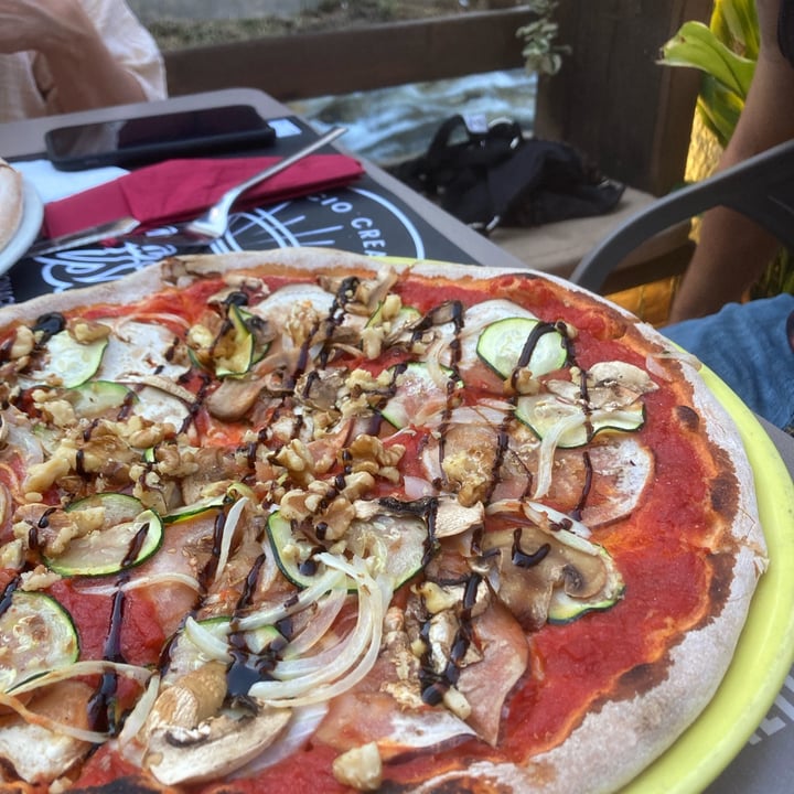 photo of La Chistera Pizza Vegana shared by @veganwildce on  12 Jul 2022 - review