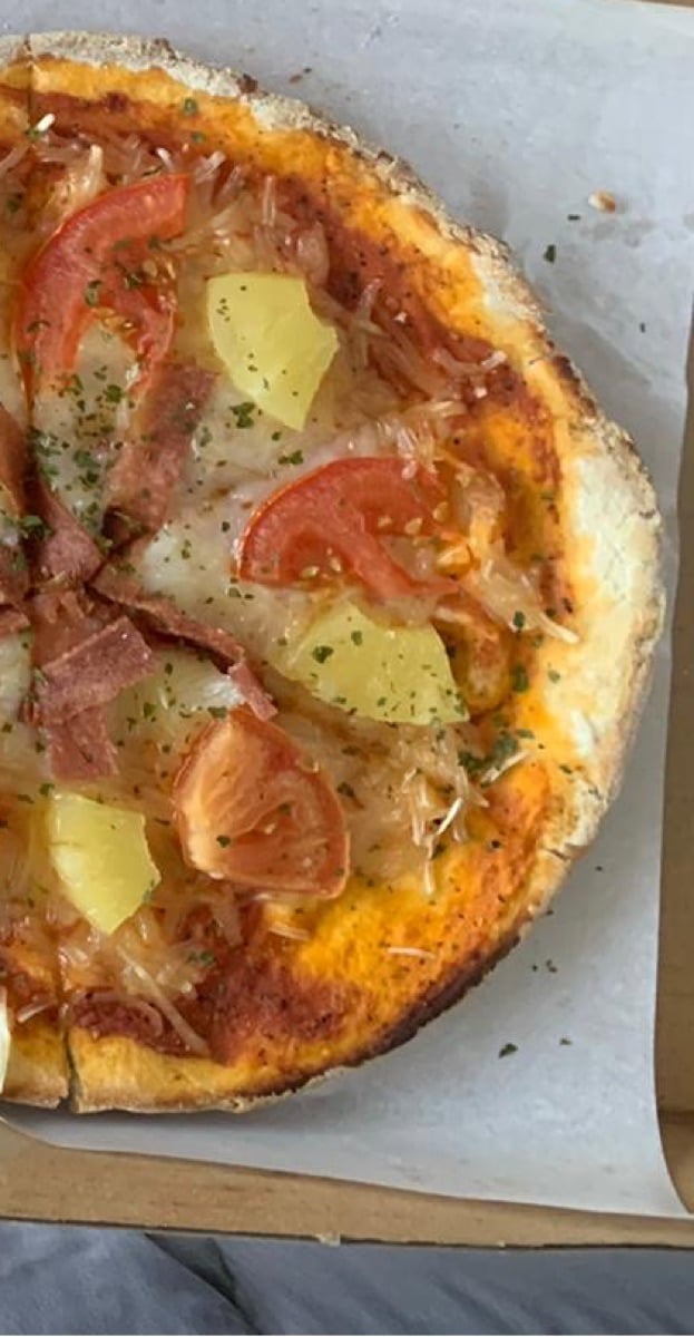 photo of Saute-San Hawaiian Pizza shared by @alexandramichelle on  05 Jul 2020 - review